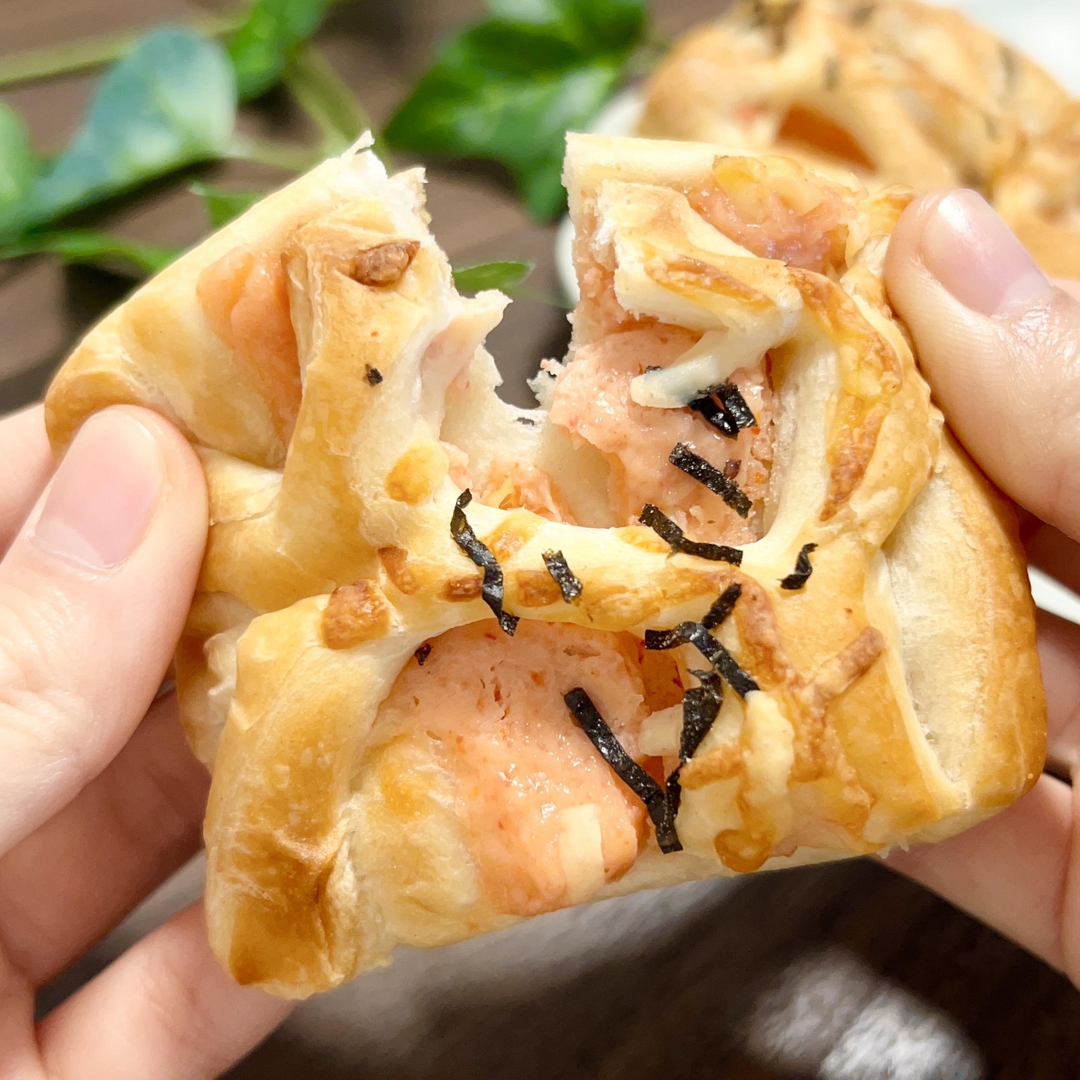 宝もっちもち セブン】あっという間に1袋ペロリ…！1個57円の「もっちもちパン」明太