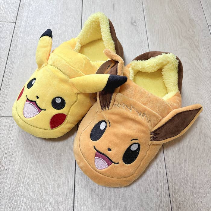 ニトリ】履くだけでポカポカ暖かい！ピカチュウの「ふわもこルーム 