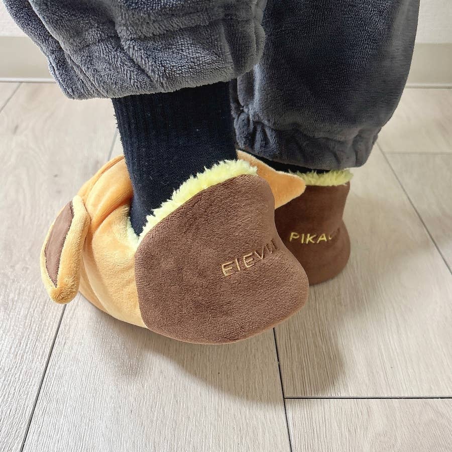 ニトリ】履くだけでポカポカ暖かい！ピカチュウの「ふわもこルーム 