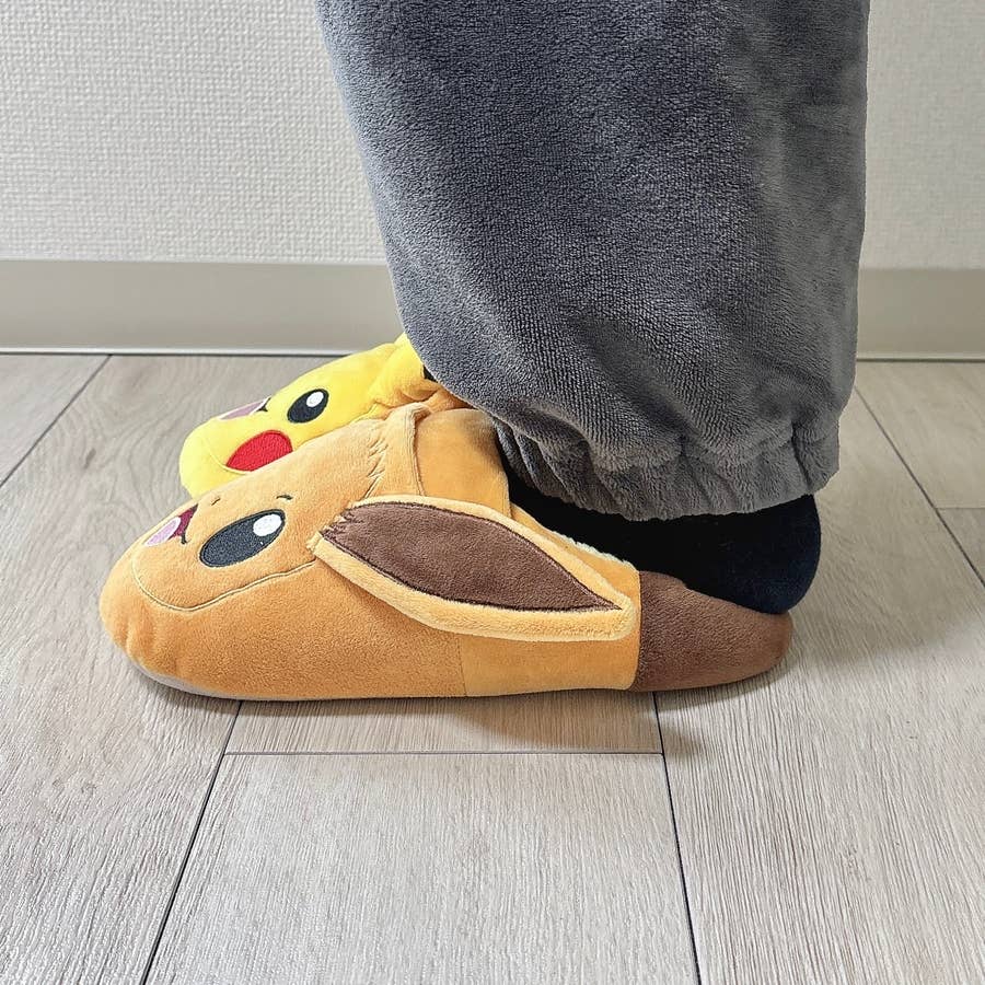 ニトリ】履くだけでポカポカ暖かい！ピカチュウの「ふわもこルーム 