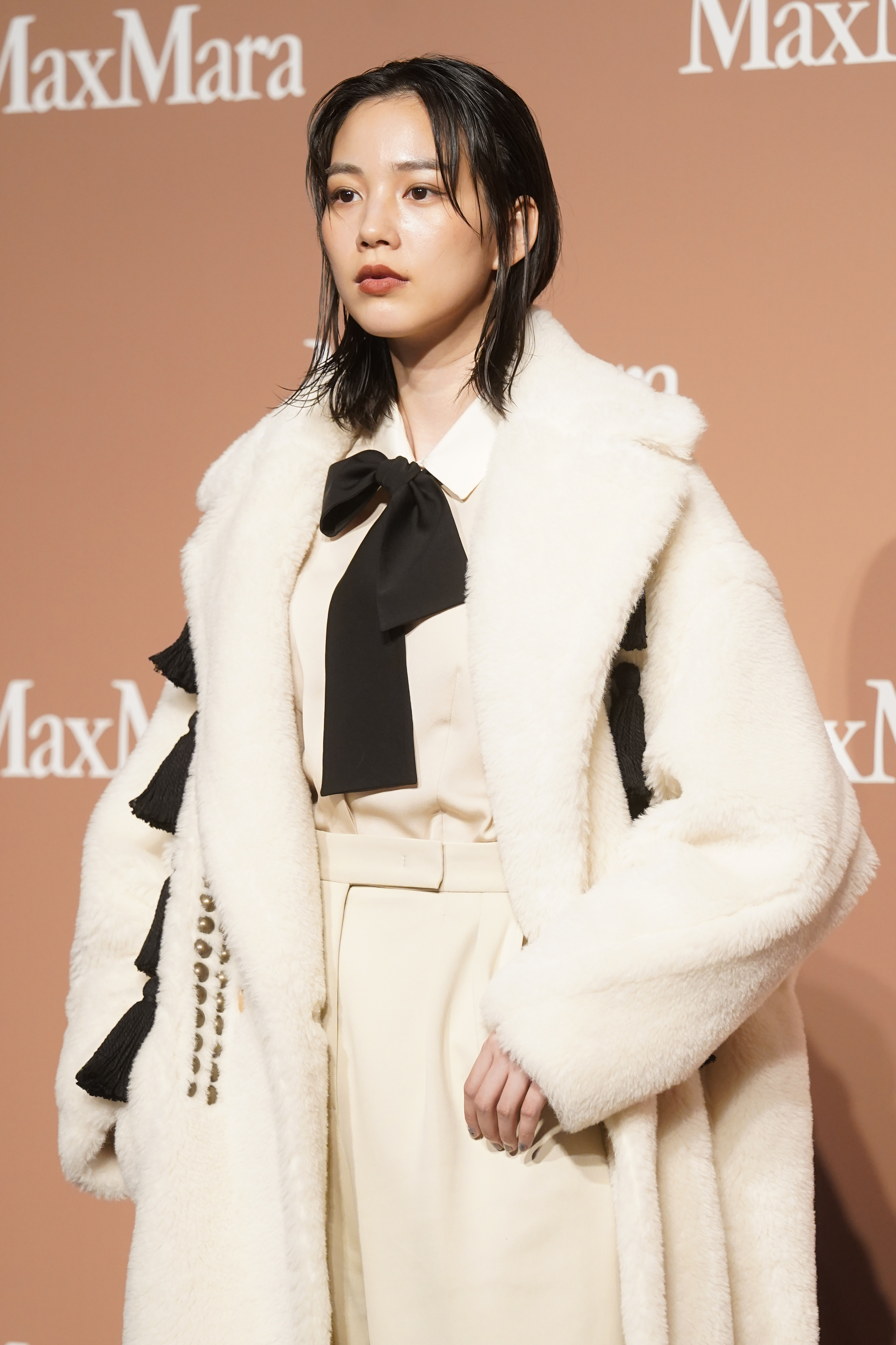 のん「不思議な重ね着」に反響→「清志郎っぽい」「のんちゃんに見えん