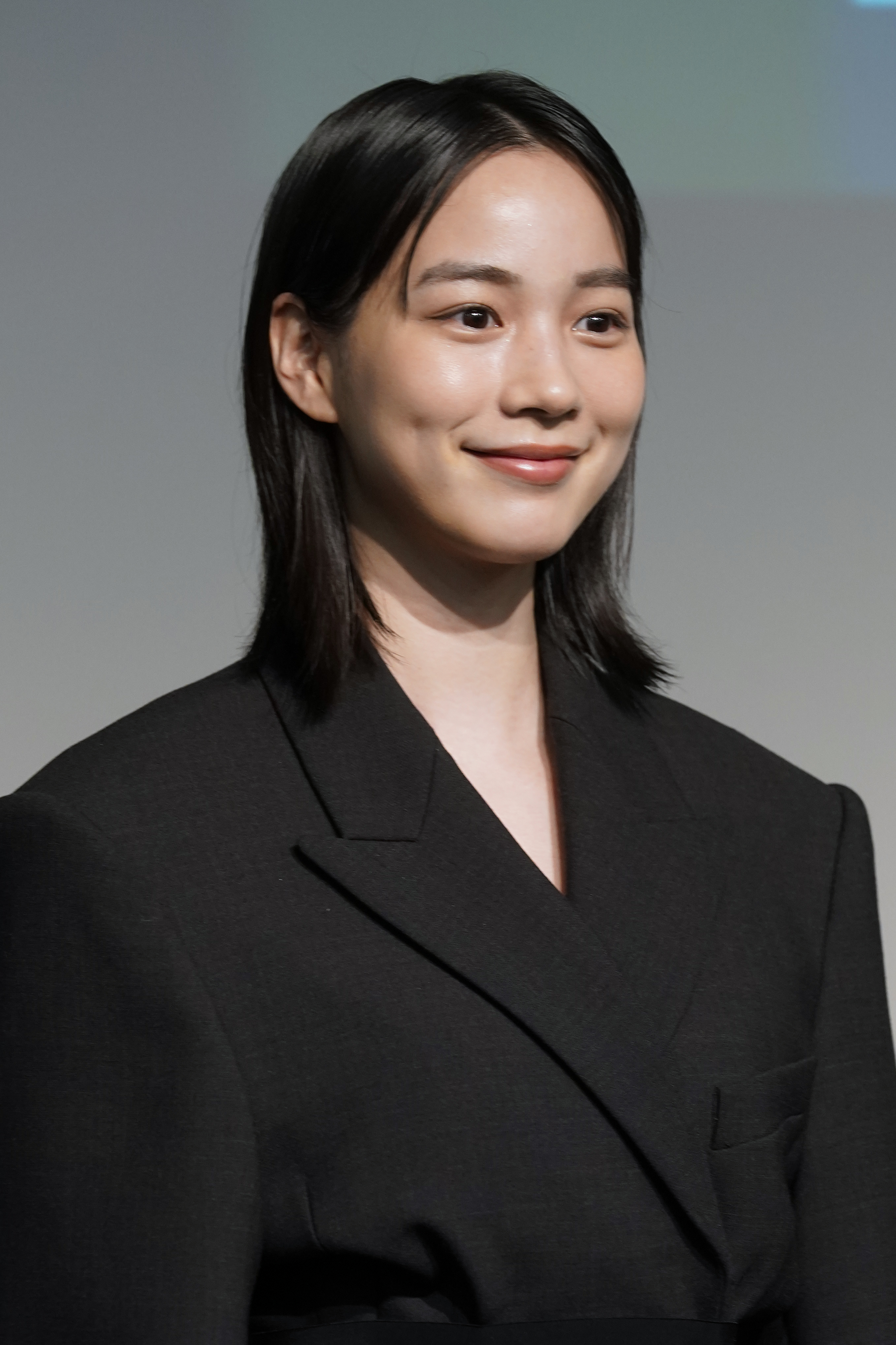 のん「不思議な重ね着」に反響→「清志郎っぽい」「のんちゃんに見えん