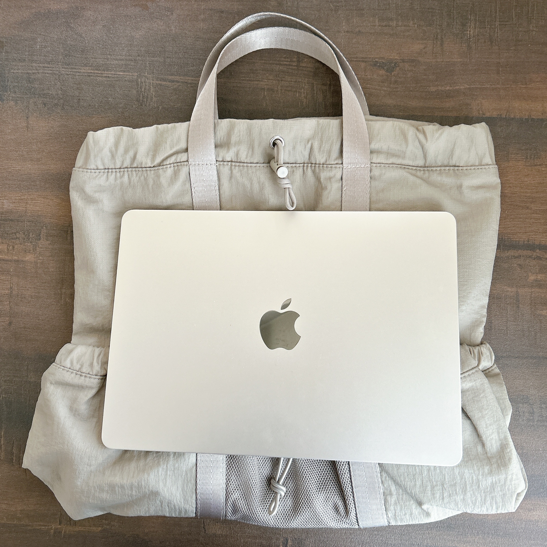 GUの「ナイロン2WAYトートバッグ」