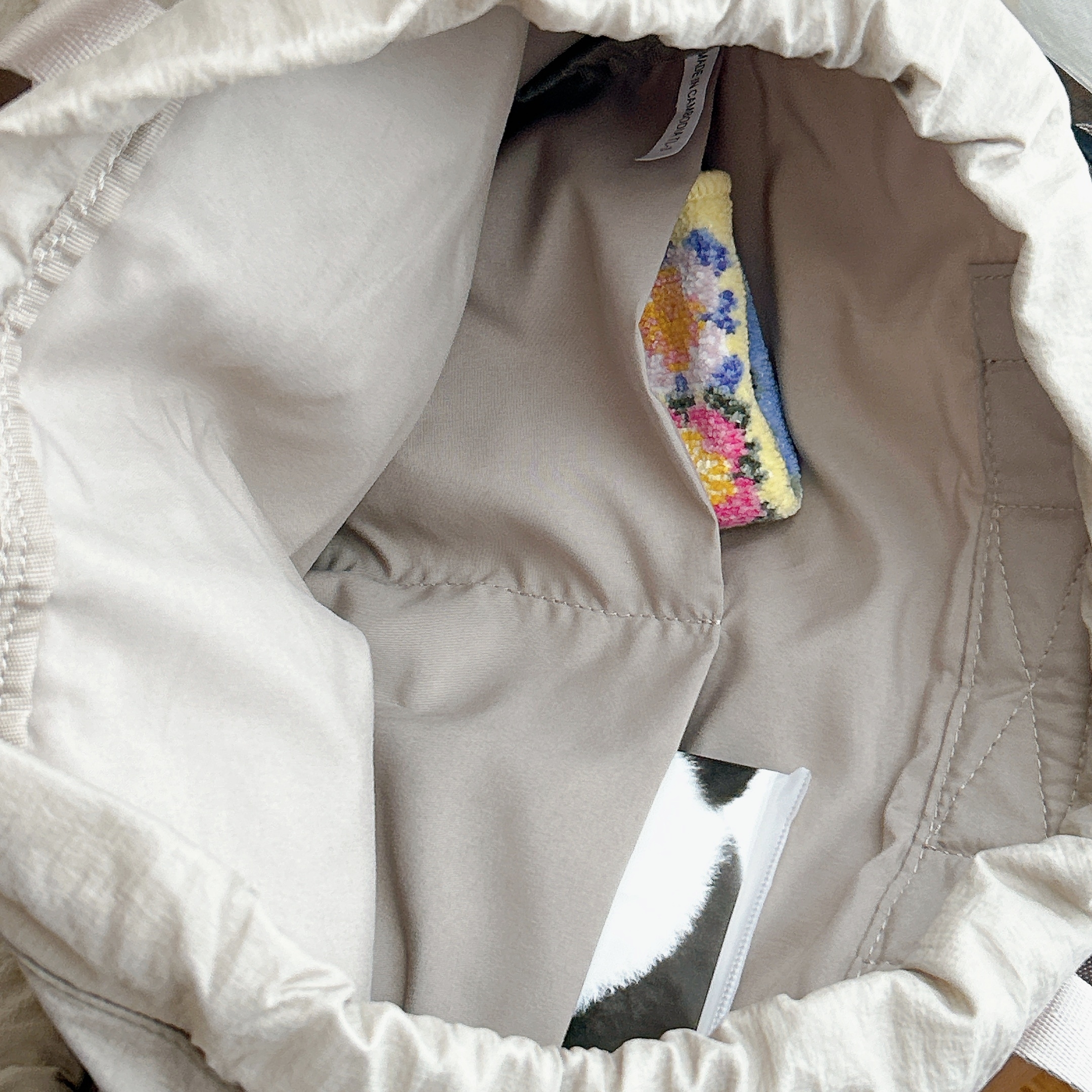 GUの「ナイロン2WAYトートバッグ」