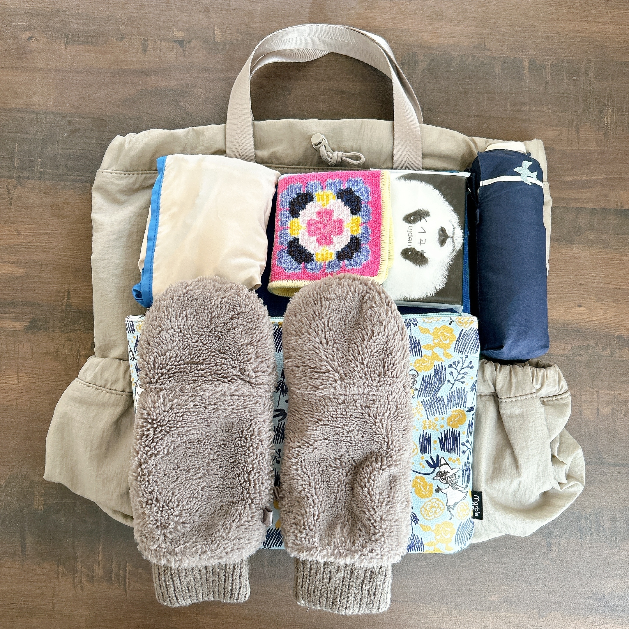 GUの「ナイロン2WAYトートバッグ」