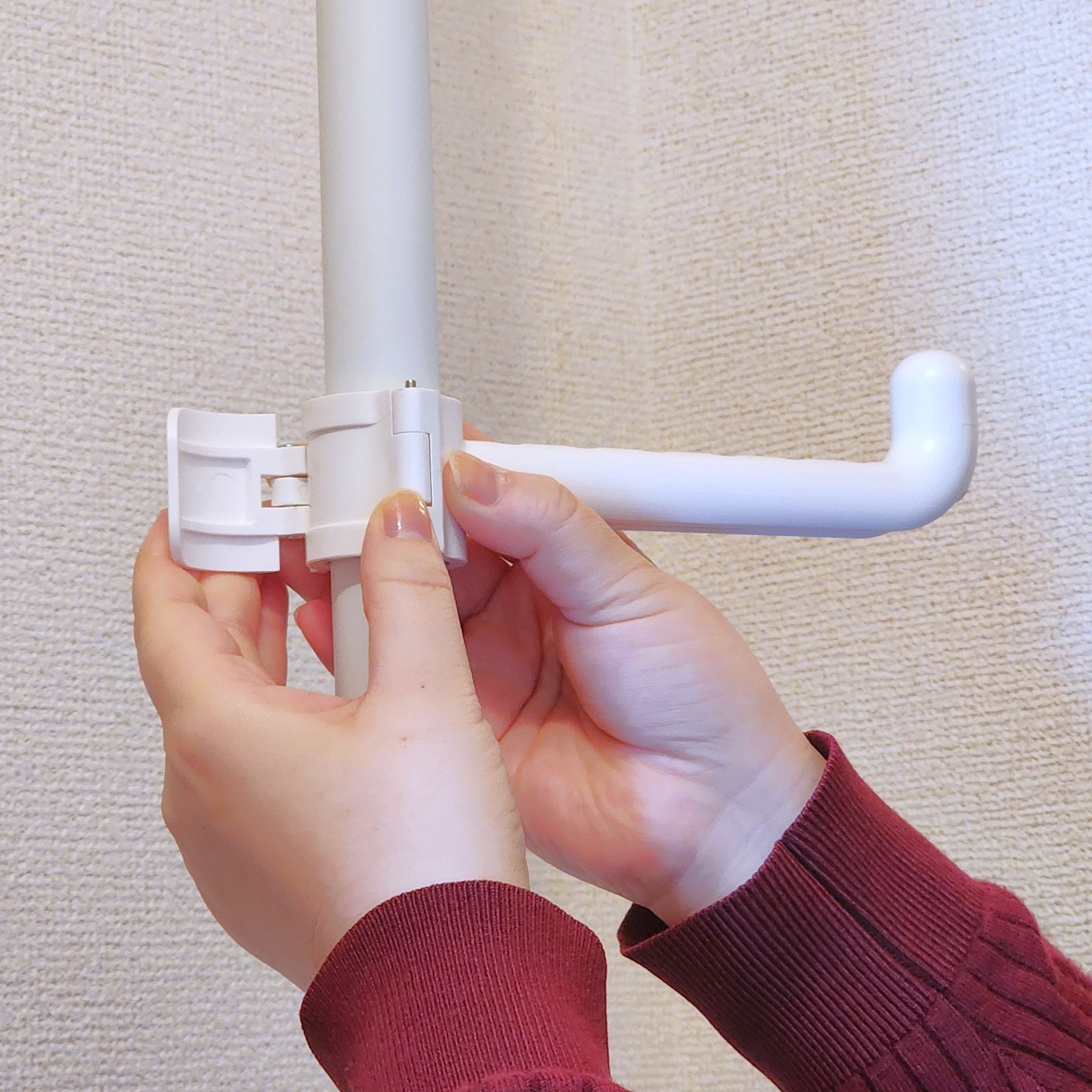 ニトリ 突っ張り棒 ハンガー 簡単】ワンタッチ式 突っ張りハンガートリプル(ブラック) | ニトリ