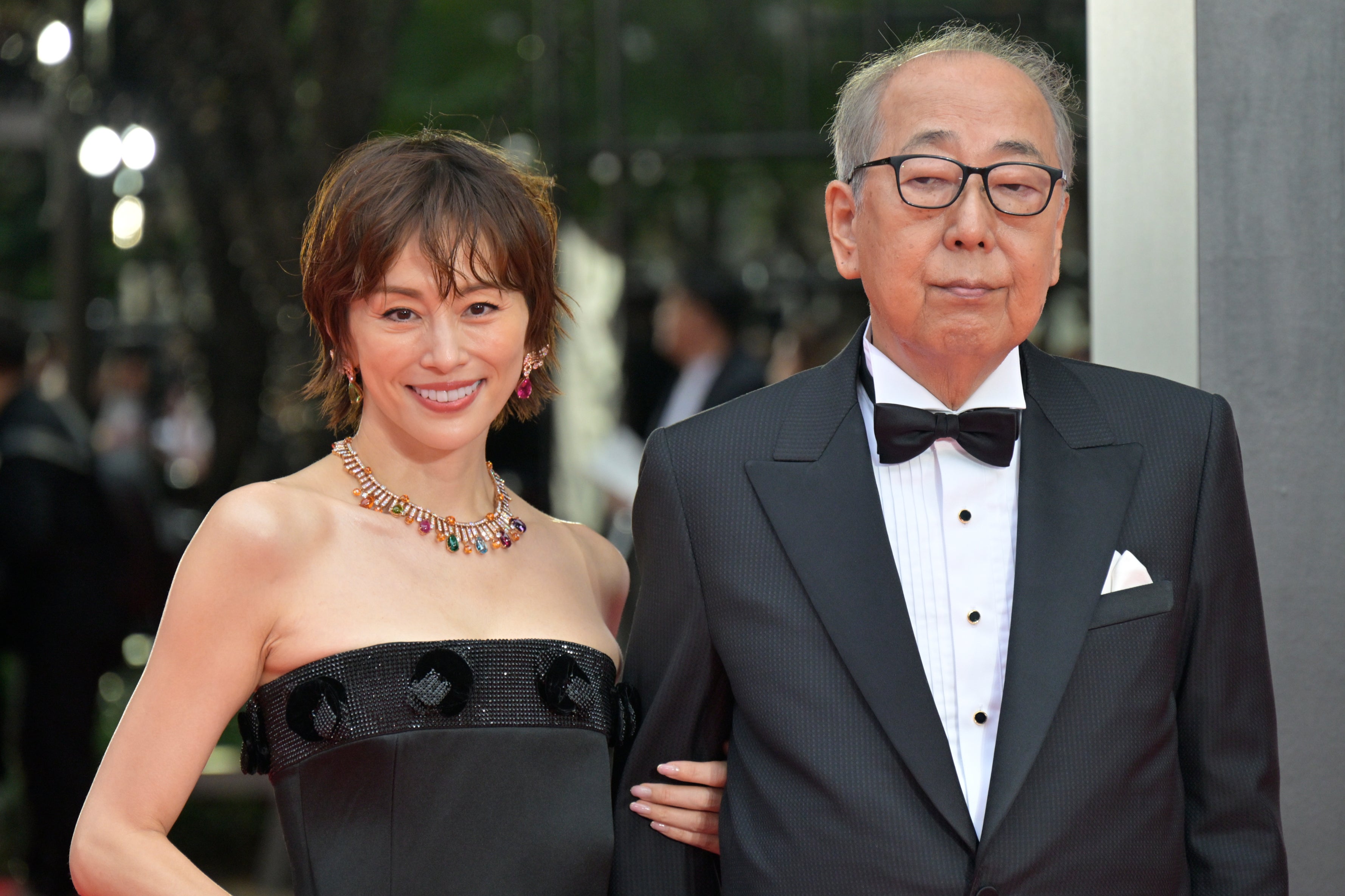 米倉涼子「2000万～」映画共演者との“お馴染み”スキップに反響「尊い