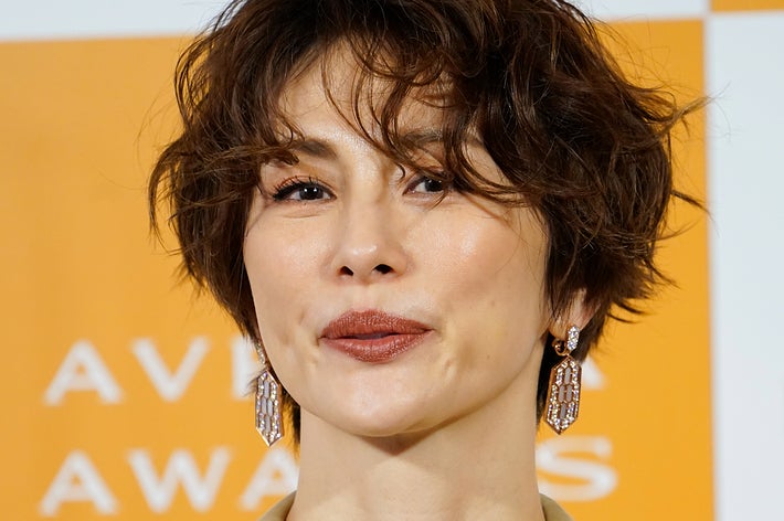 米倉涼子「2000万～」映画共演者との“お馴染み”スキップに反響「尊い