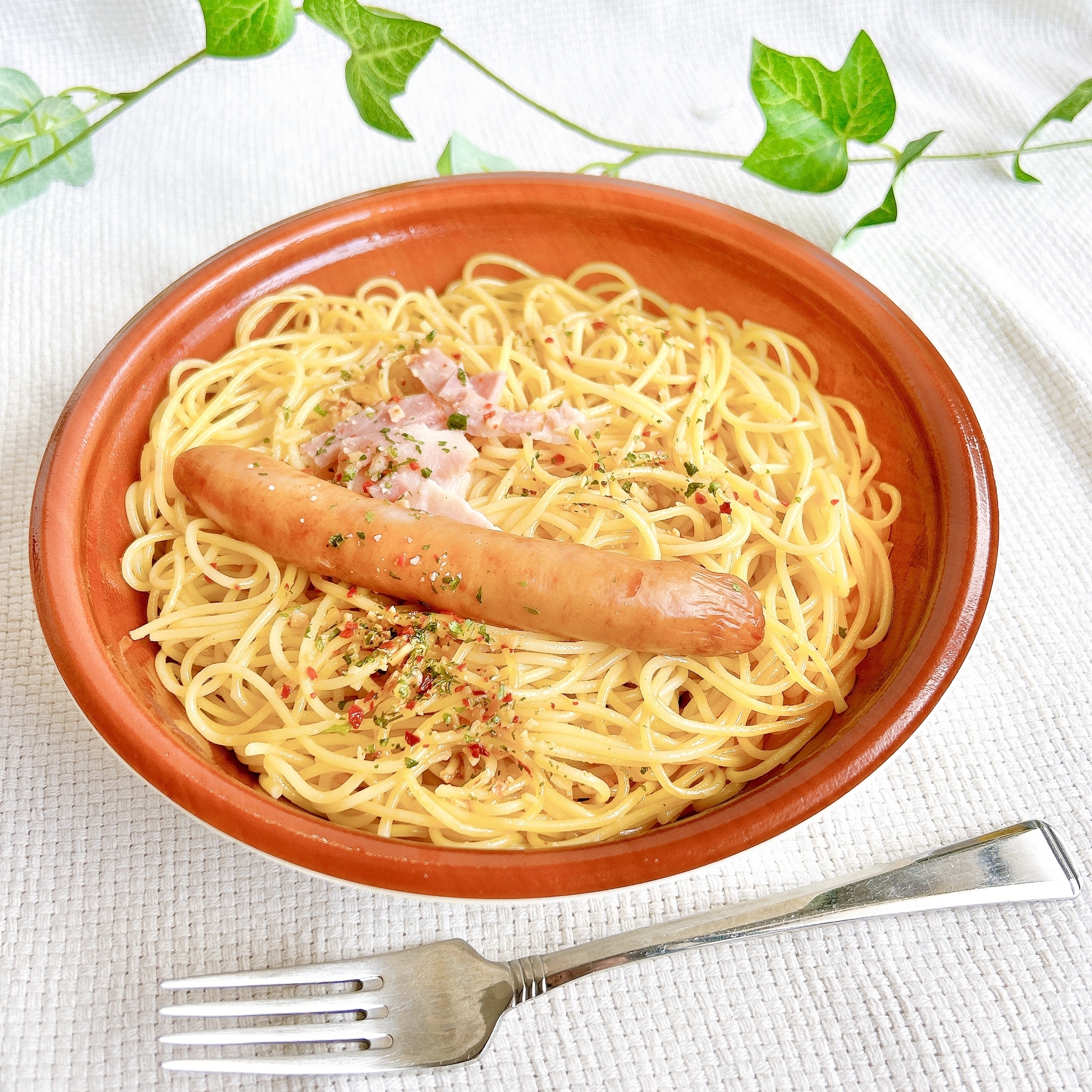 ローソン】ウィンナーがデカすぎて笑った…！900kcal超えの「ボリューム