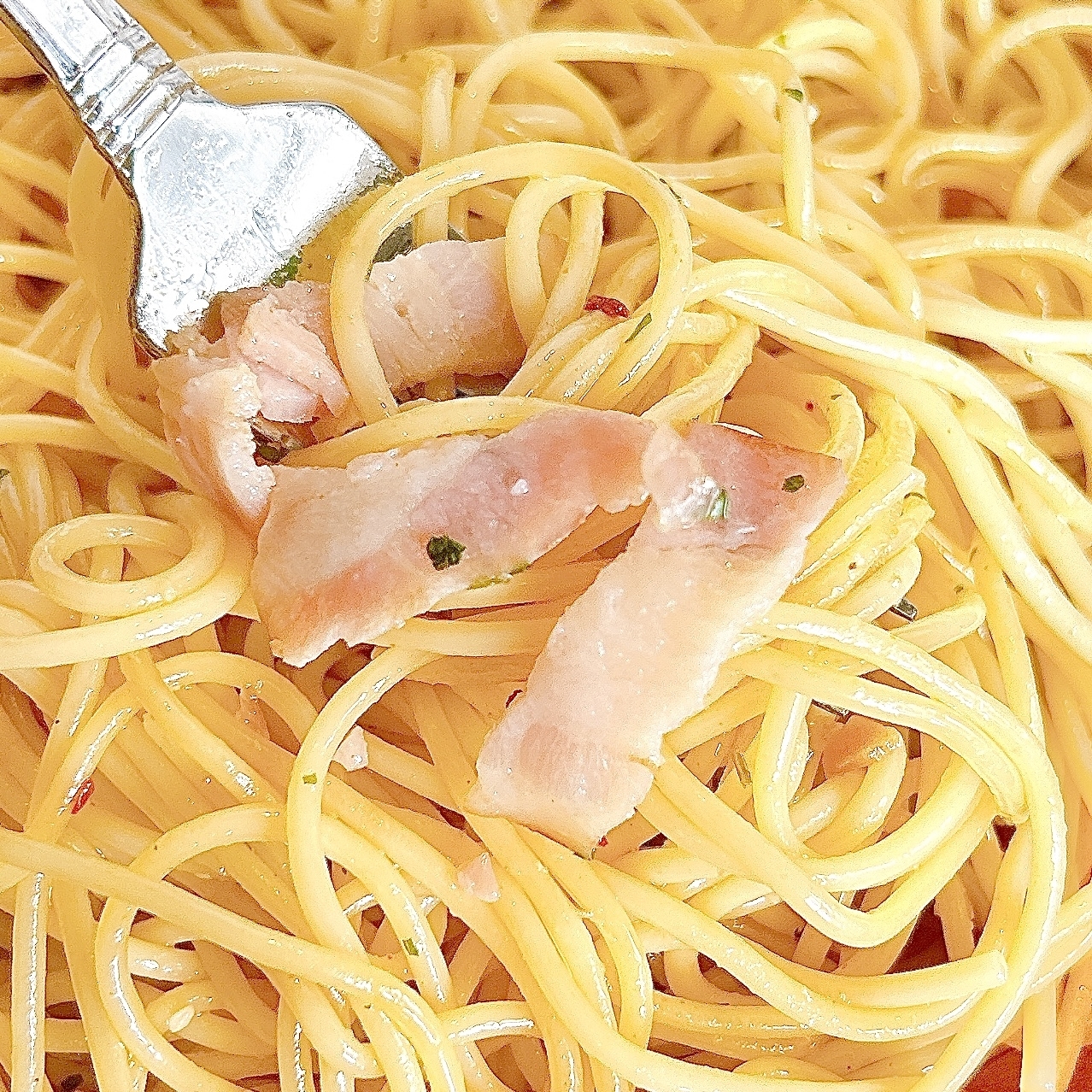 ローソン】ウィンナーがデカすぎて笑った…！900kcal超えの「ボリューム