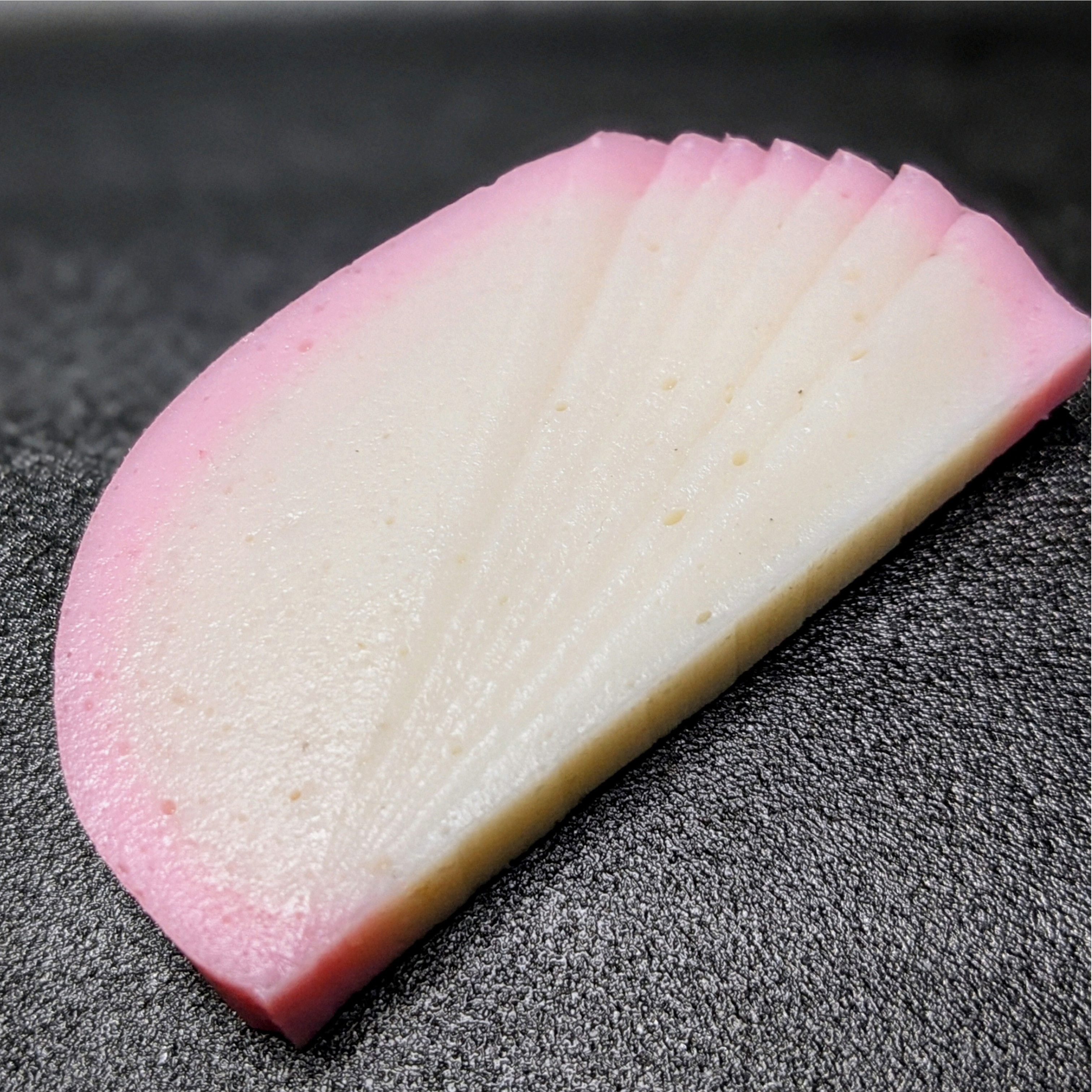 かまぼこ】簡単で美しい仕上がりに！おせちやお雑煮に・作り方｜Tasty