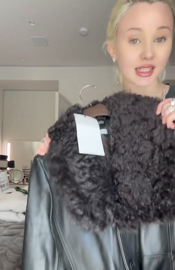 Alabama Barker's 80k Christmas Haul Revealed