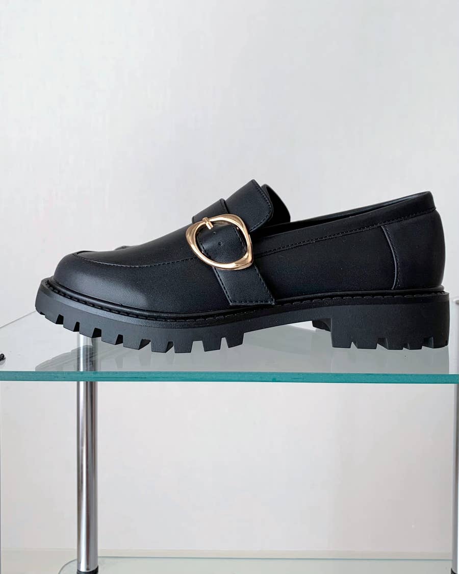 しまむらの「2420円シューズ」断然おしゃれに見える！ぽってりシルエットが可愛いし、高級感あって高見えします《着用レビュー》