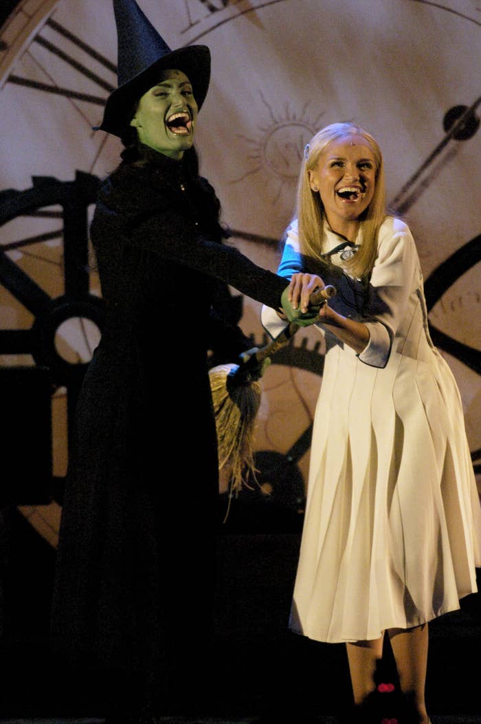 Idina Menzel and Kristin Chenoweth as Elphaba and Glinda singing Defying Gravity on stage