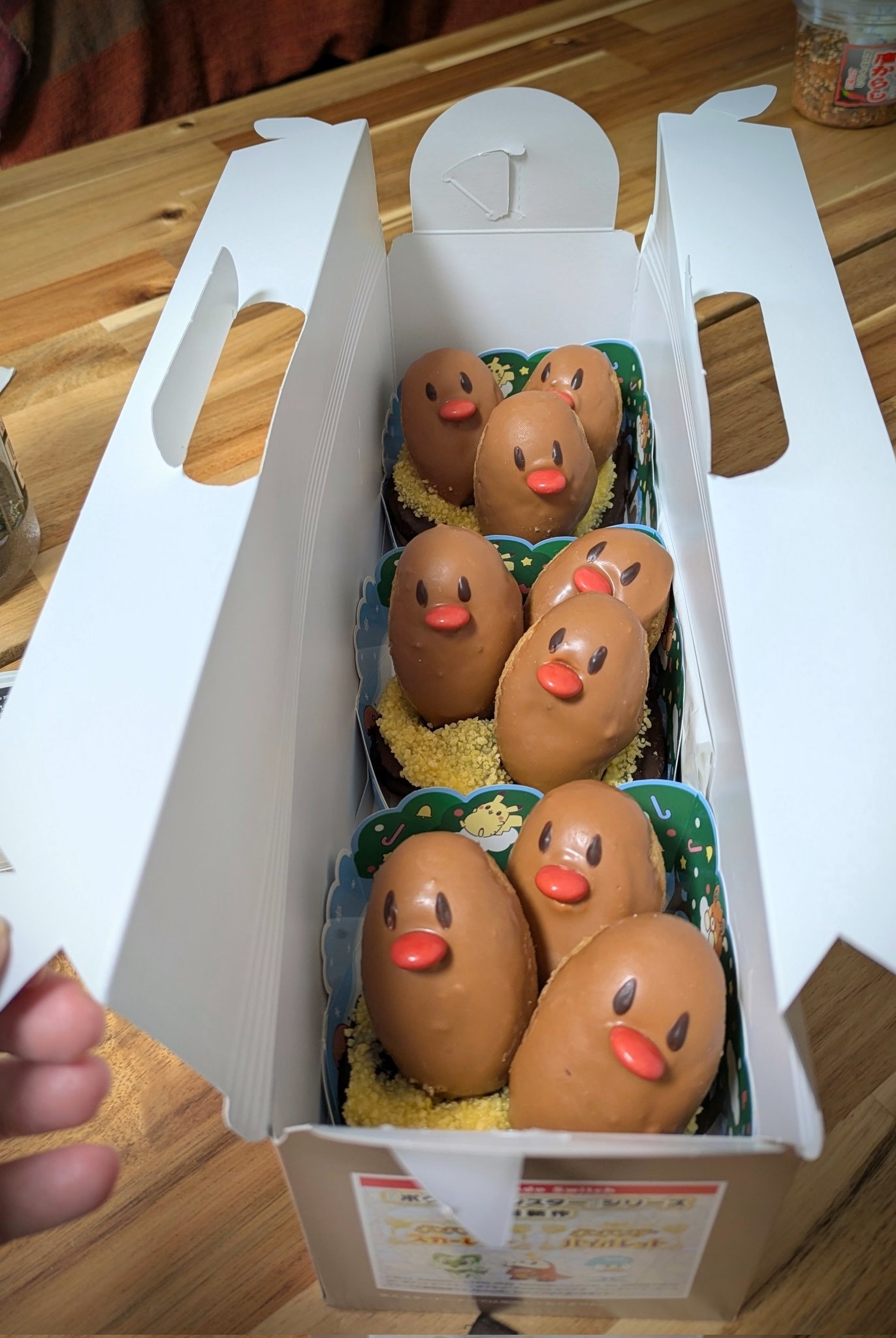 ミスド】ダグトリオの衝撃的な姿にSNS騒然 ⇒「人間に巣が見つかった鳥