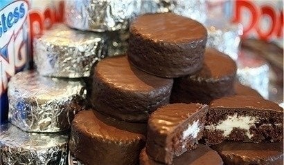 Stack of cocoa snack cakes with pick filling, surrounded by akin cakes wrapped successful foil. Popular successful nostalgic snack foods