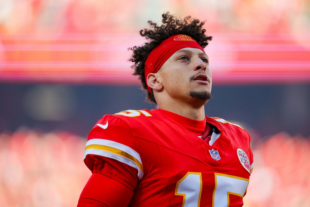 24 Bizarre Celeb Facts That Sound Fake, But Are 100% True 6 Athlete in a football jersey with number 15 and a headband, standing on a field during a game