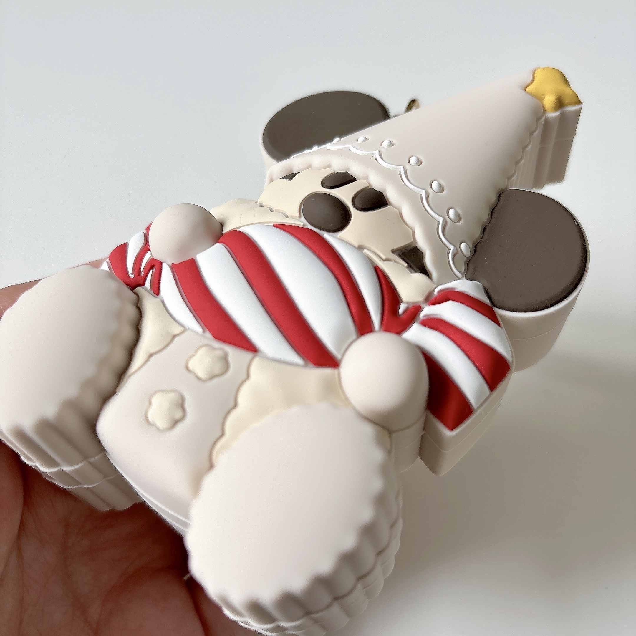 ディズニーお土産の正解コレじゃん！クリスマス限定の「激かわケース