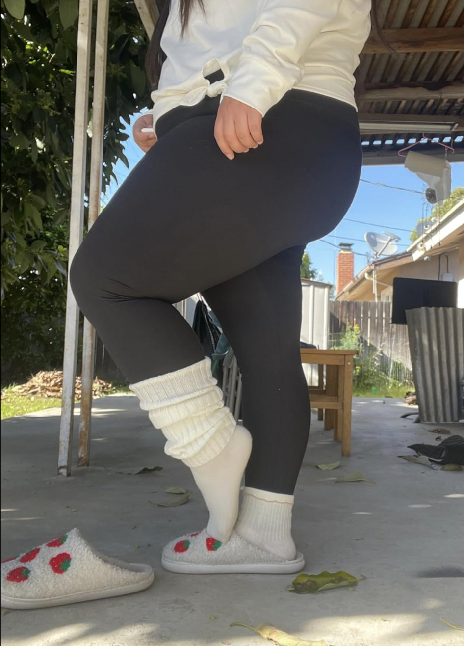 reviewer wearing black leggings