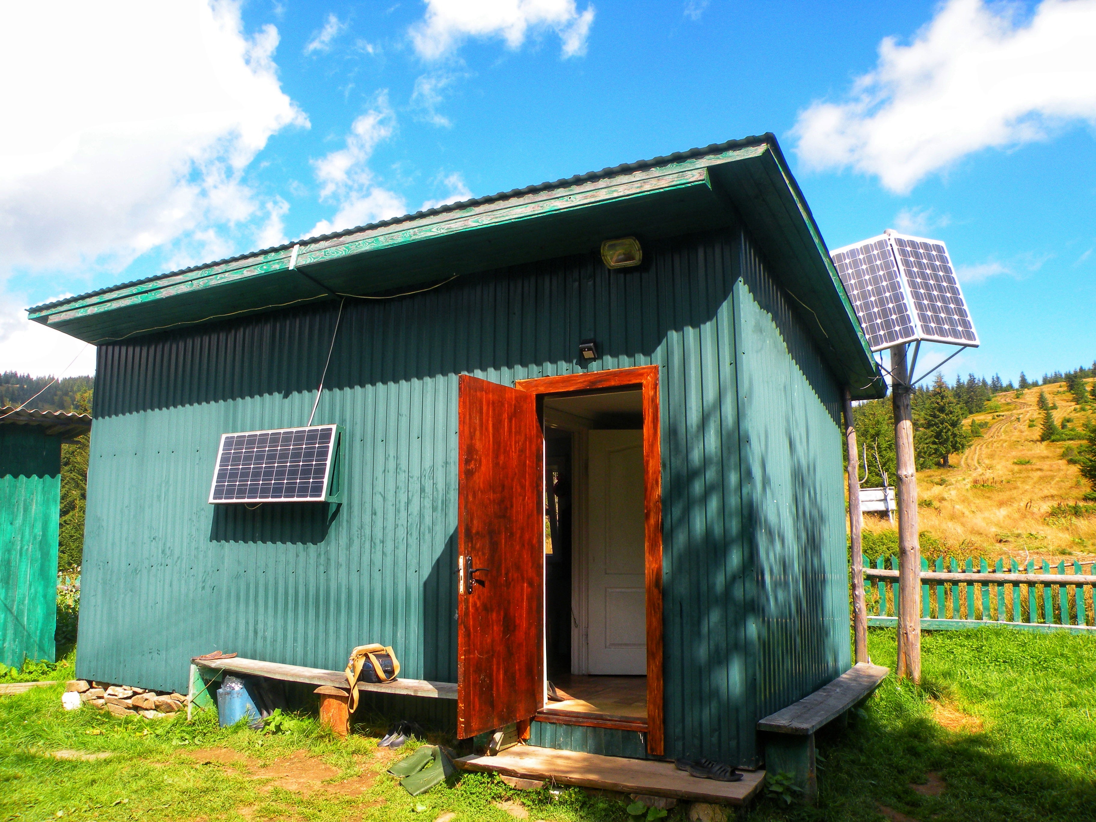 View of People Who Live Off The Grid Are Sharing What It’s Like