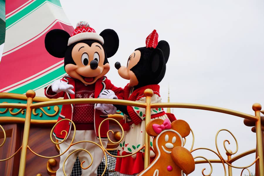 いろんなキャラ出てくるじゃん…！ディズニーランドの「新パレード」が 