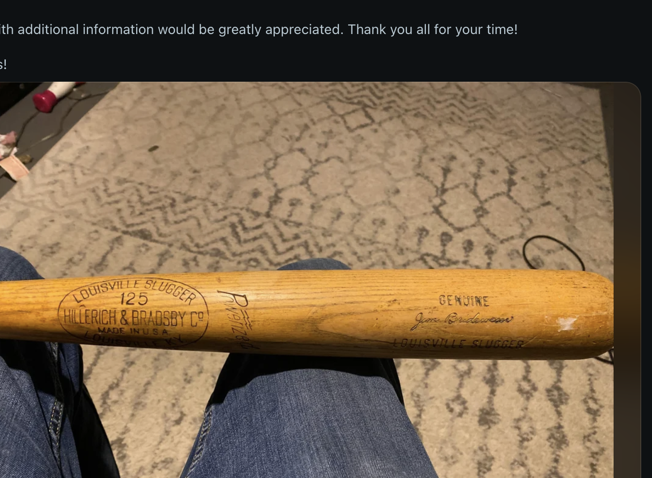 Et Reddit-innlegg som diskuterer et Louisville Slugger baseballballtre. Brukeren søker hjelp til å identifisere eventuelle detaljer om historien eller betydningen
