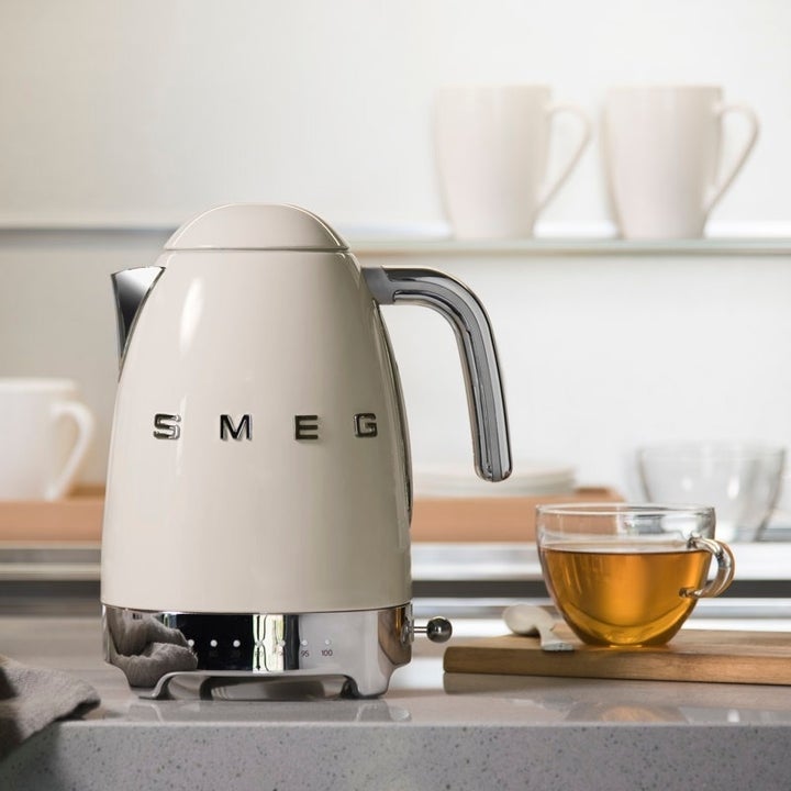 the Smeg kettle on a kitchen counter