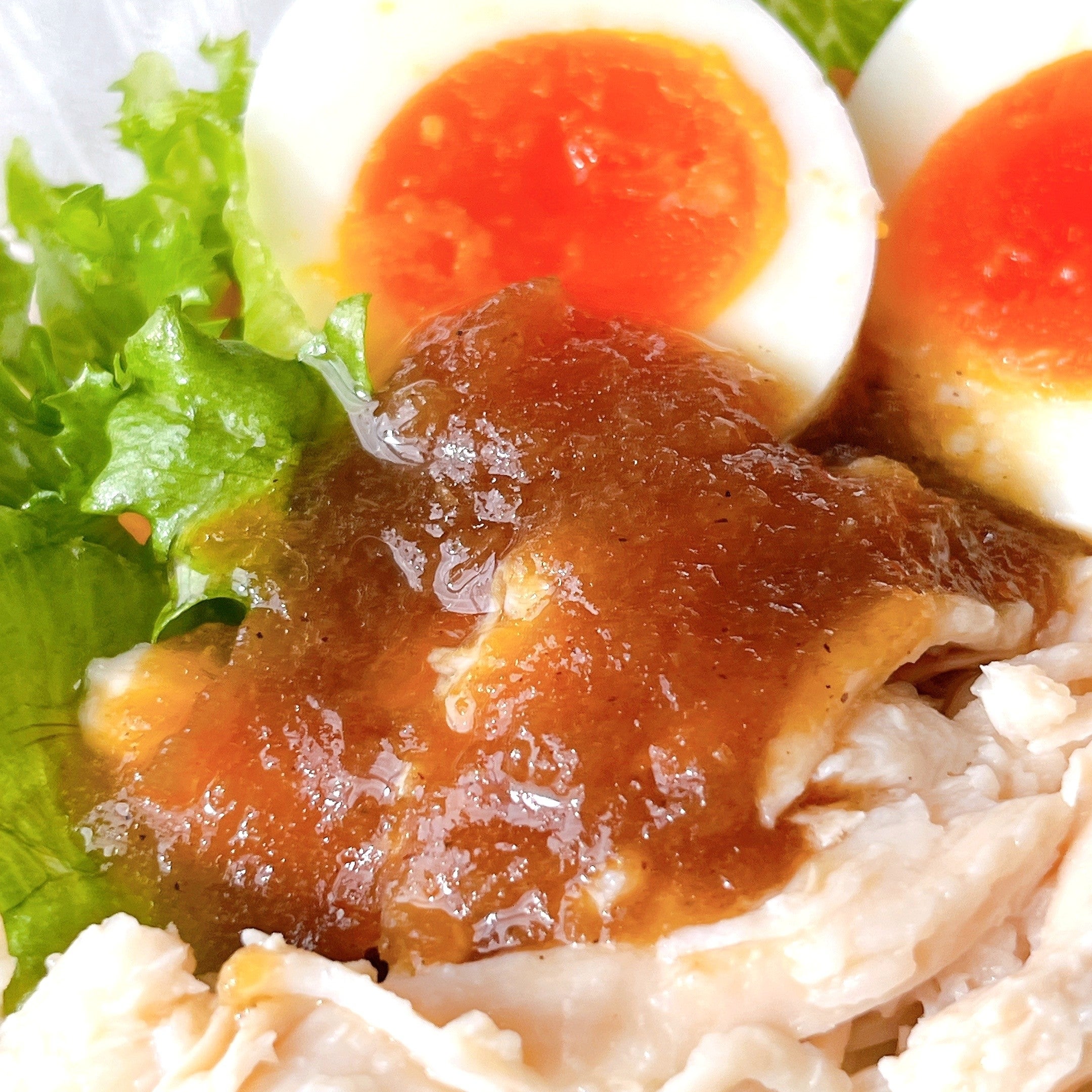 迷ったらいつもコレ。セブンの「鶏むね肉たっぷりサラダ」食べ応えある