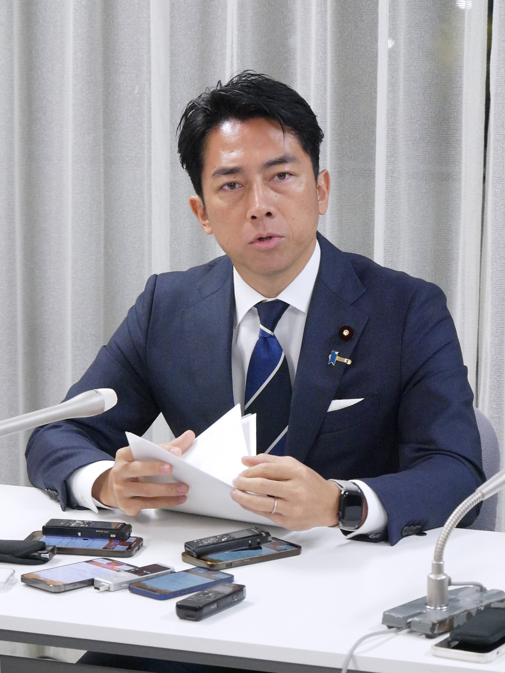 世界に1枚? 激レア 小泉 進次郎 クッション カバー 小泉 米 自民党 備蓄 写真】小泉進次郎農相、父・純一郎氏の郵政民営化を彷彿とさせる