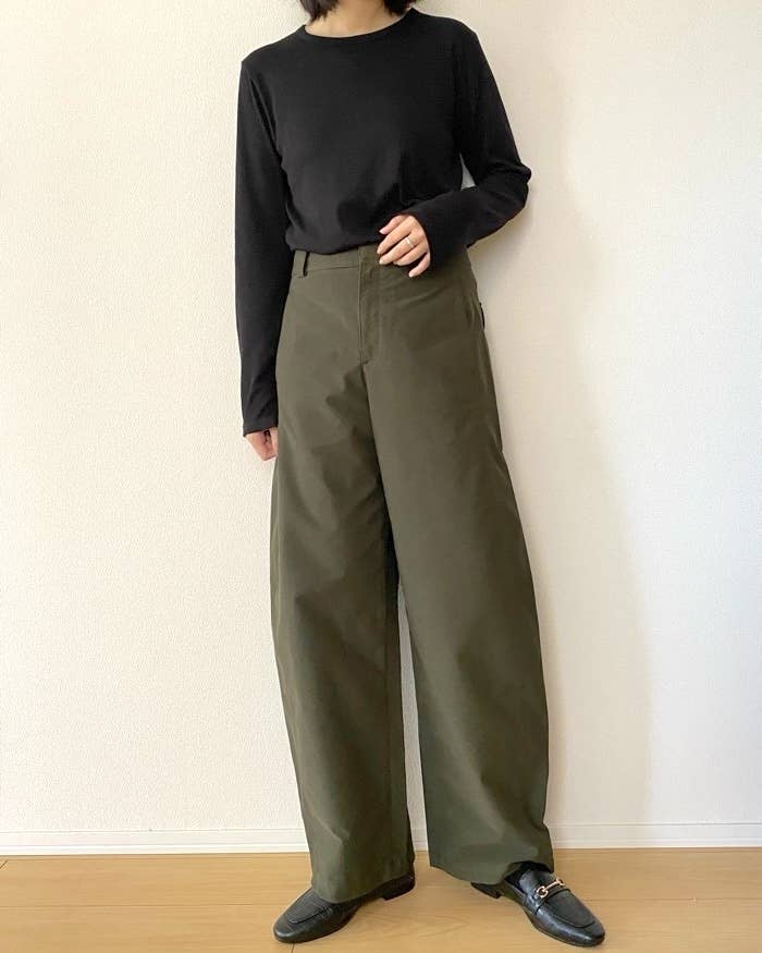 ユニクロの「ジャージーバレルレッグパンツ」