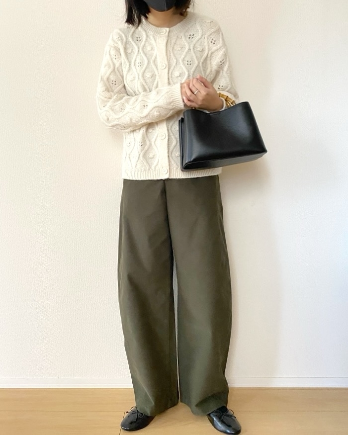 ユニクロの「ジャージーバレルレッグパンツ」