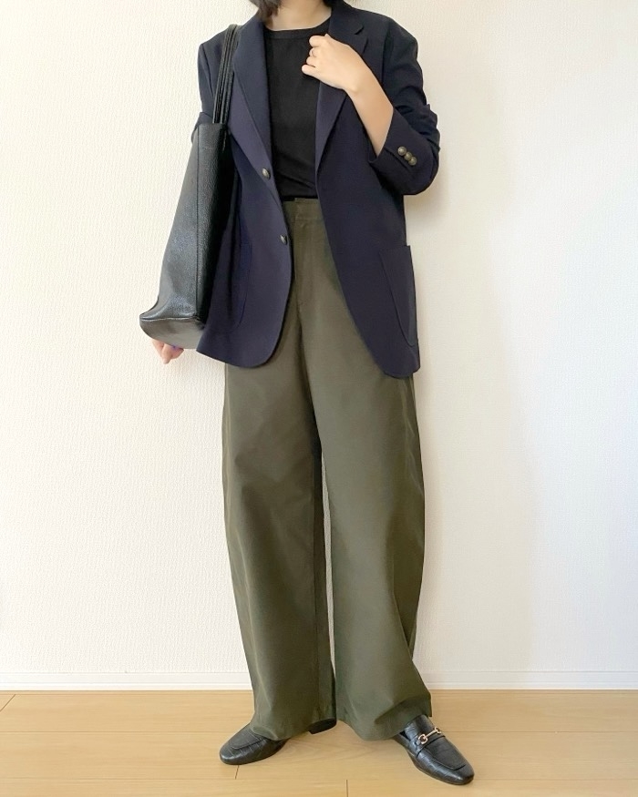ユニクロの「ジャージーバレルレッグパンツ」