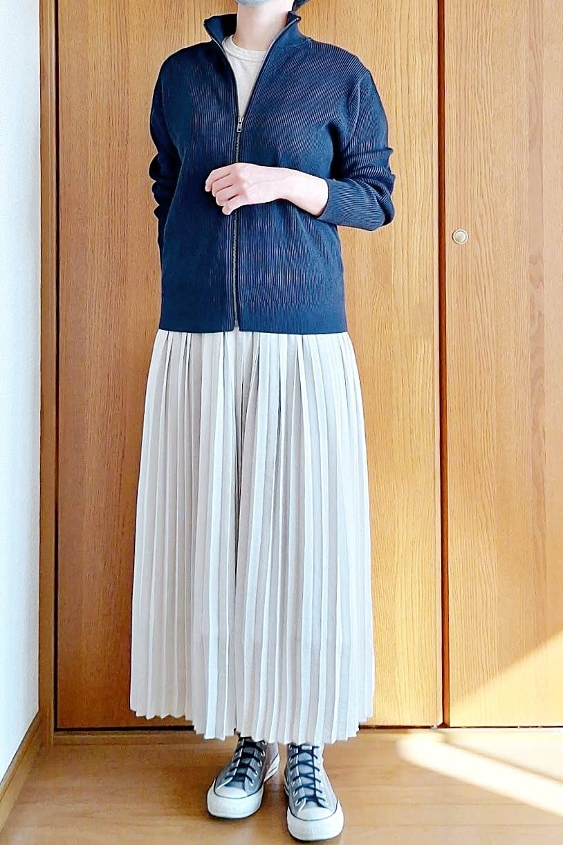 無印良品】春まで使えて優秀…！軽くて動きやすい「楽ちんカーディガン