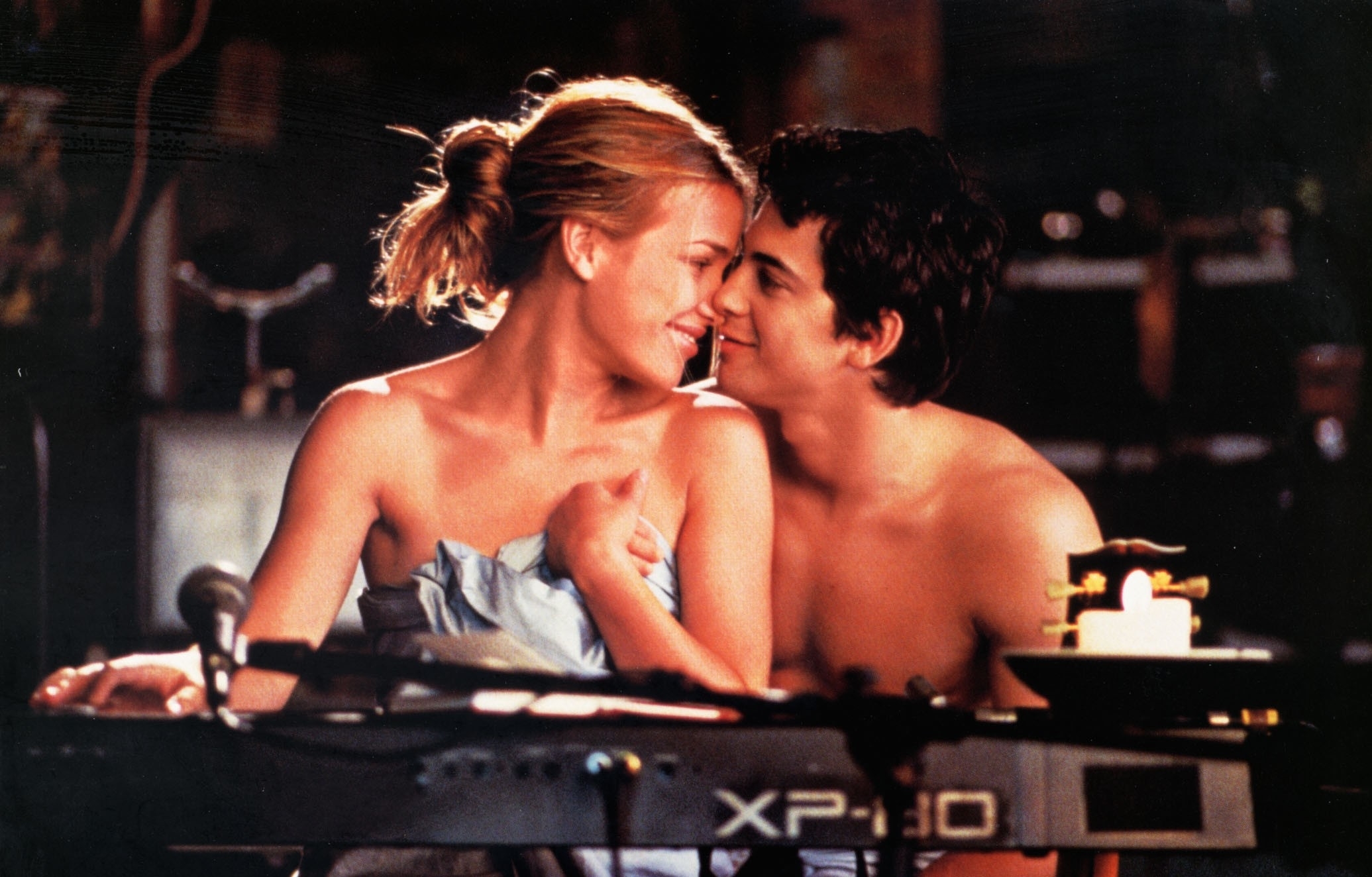 Violet and Kevin cuddle as Violet plays the keyboard in "Coyote Ugly"