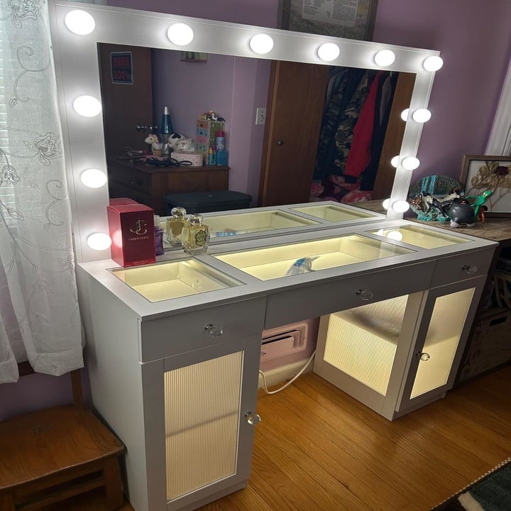 21 Best Makeup Vanities For Getting Ready