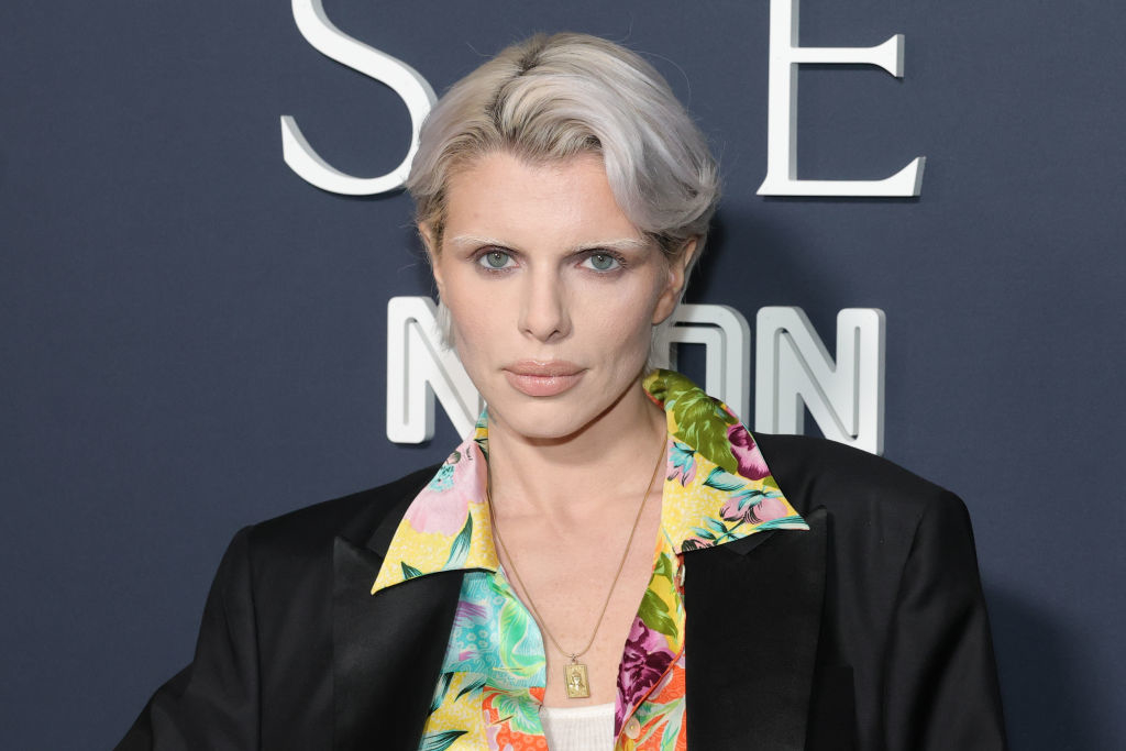 Julia Fox's Ace Ventura Masculine Fashion Look