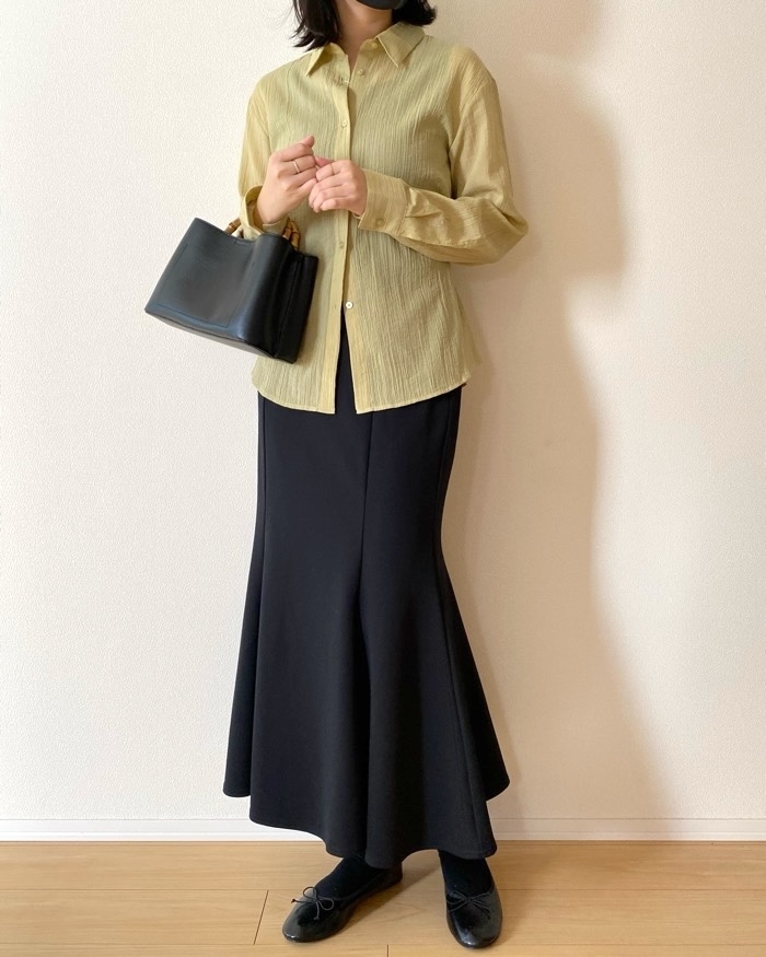 GUの「テクスチャーシアーシャツ」