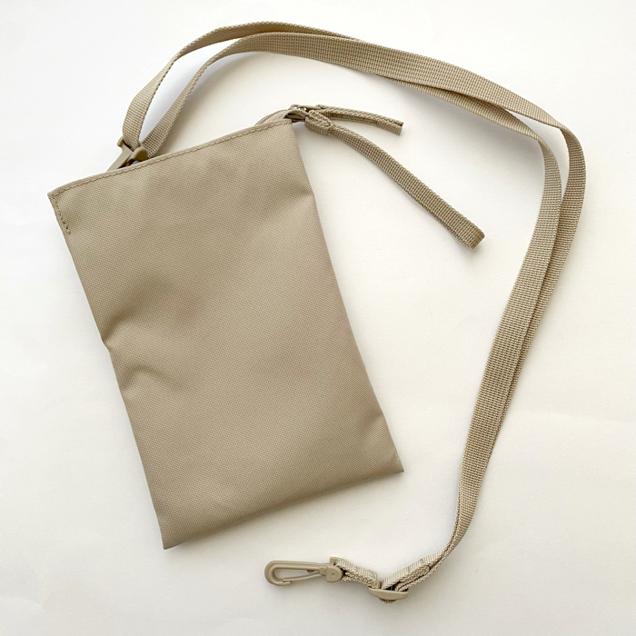 無印良品の「ポーチとしても使える 撥水ミニサコッシュ」