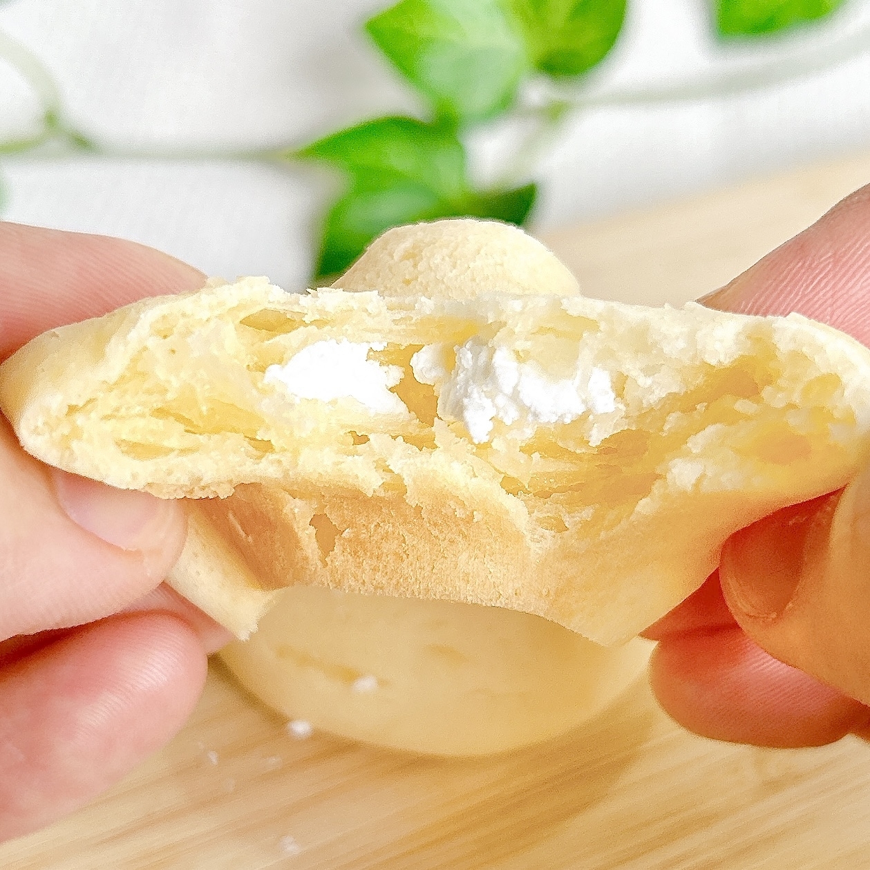 ローソンの「もちもちパン」がお餅みたいで激ウマ！クリームたっぷり