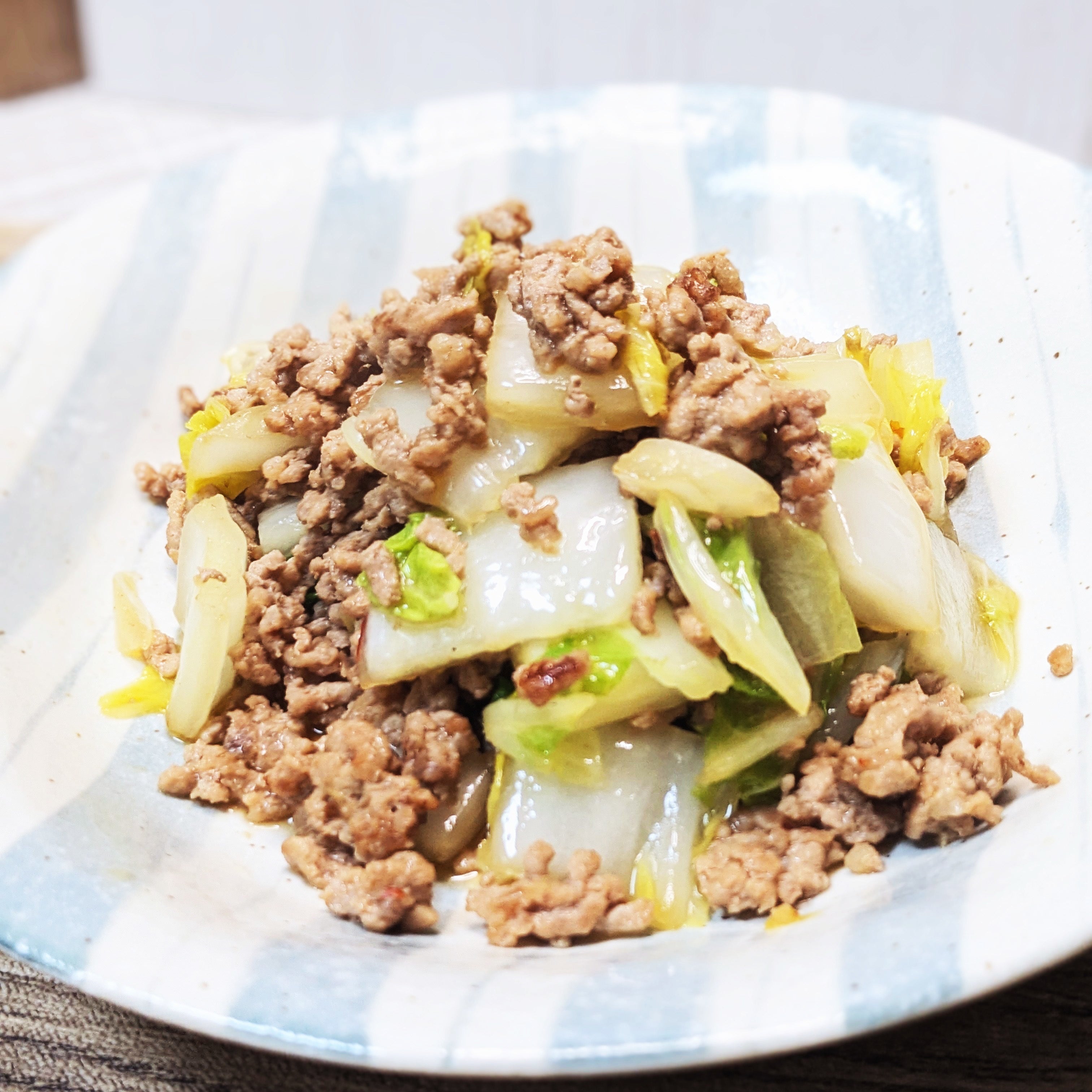 冷蔵庫の野菜を消費！】豚ひき肉でピリ辛白菜炒め簡単レシピ・作り方