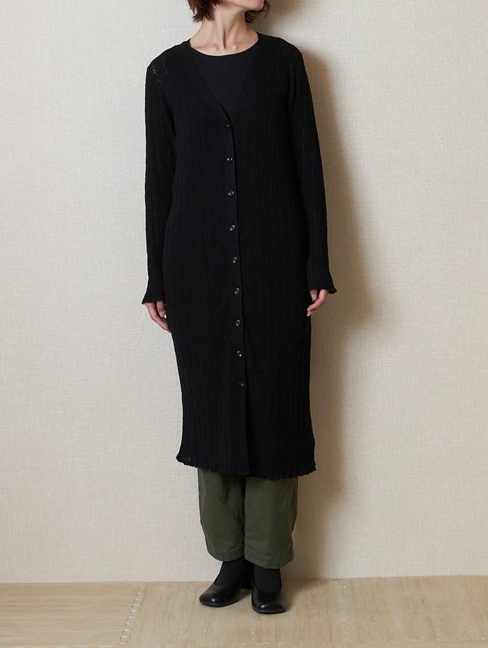 GUの「ブークレロングカーディガンNT+E」