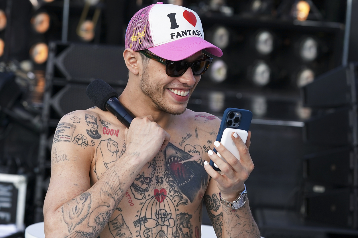 "They Gotta Burn Off A Layer Of Your Skin": Pete Davidson Showed What His Body Looks Like Now After Removing Nearly 200 Tattoos