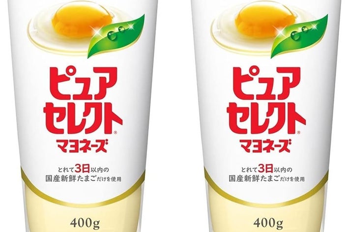 味の素のピュアセレクトマヨネーズ2本、各400g。卵黄のイメージがパッケージに描かれている。