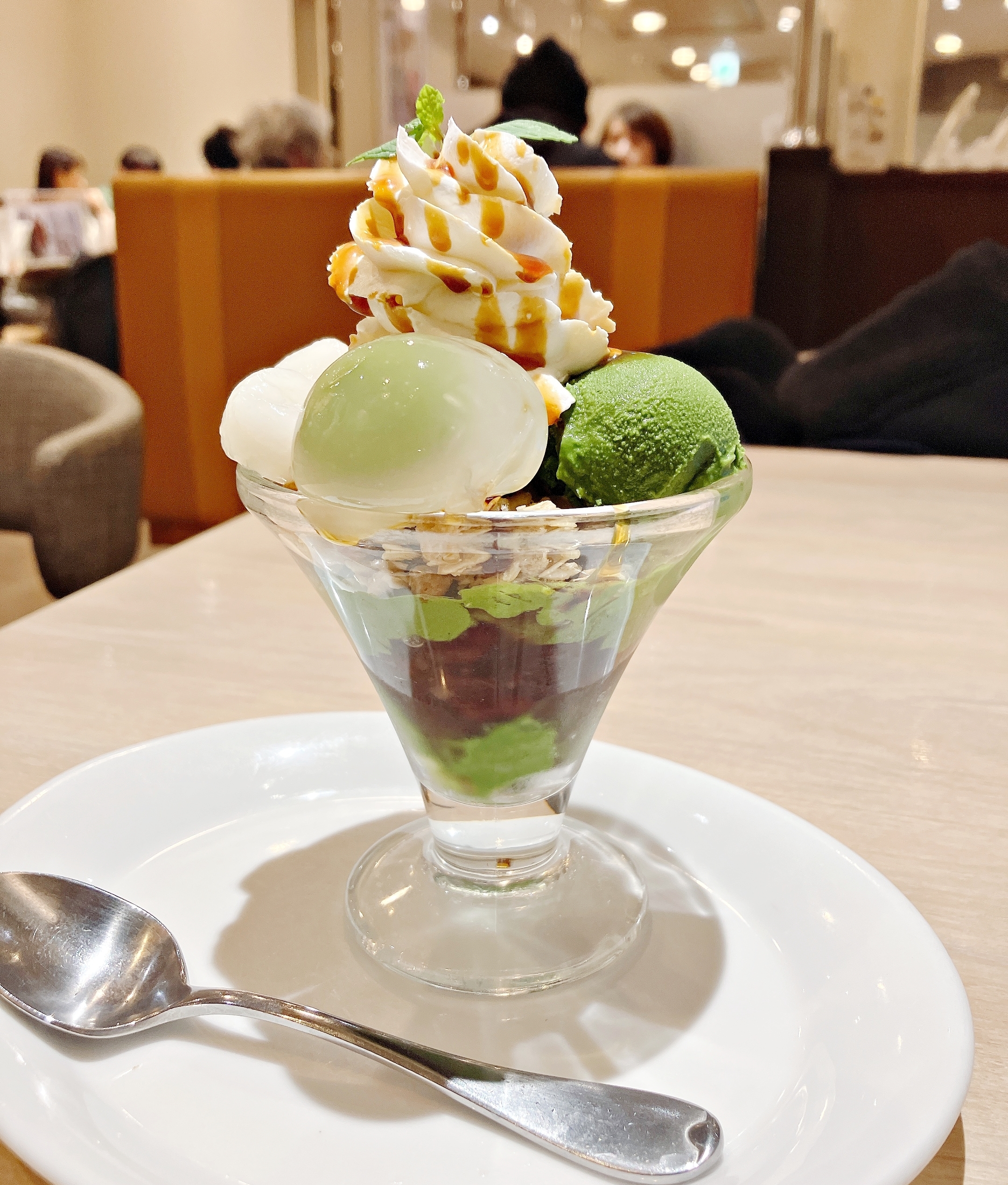 デニーズの「てんこ盛りパフェ」抹茶が濃厚でうんまい〜！アイスや白玉