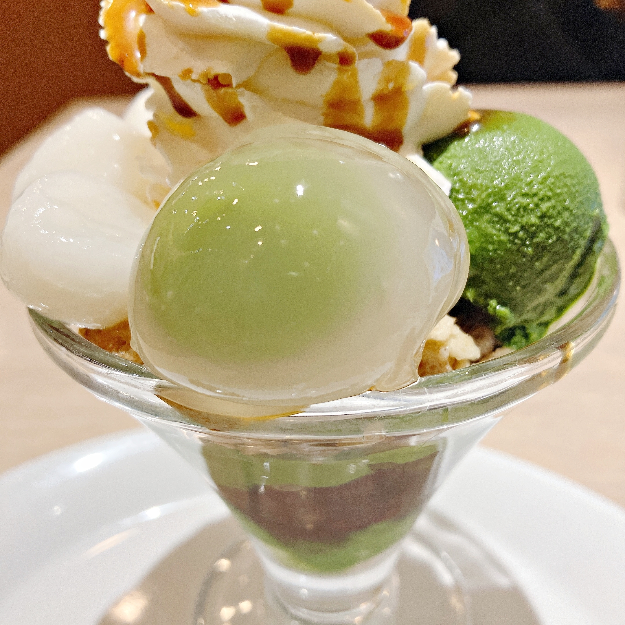 デニーズの「てんこ盛りパフェ」抹茶が濃厚でうんまい〜！アイスや白玉