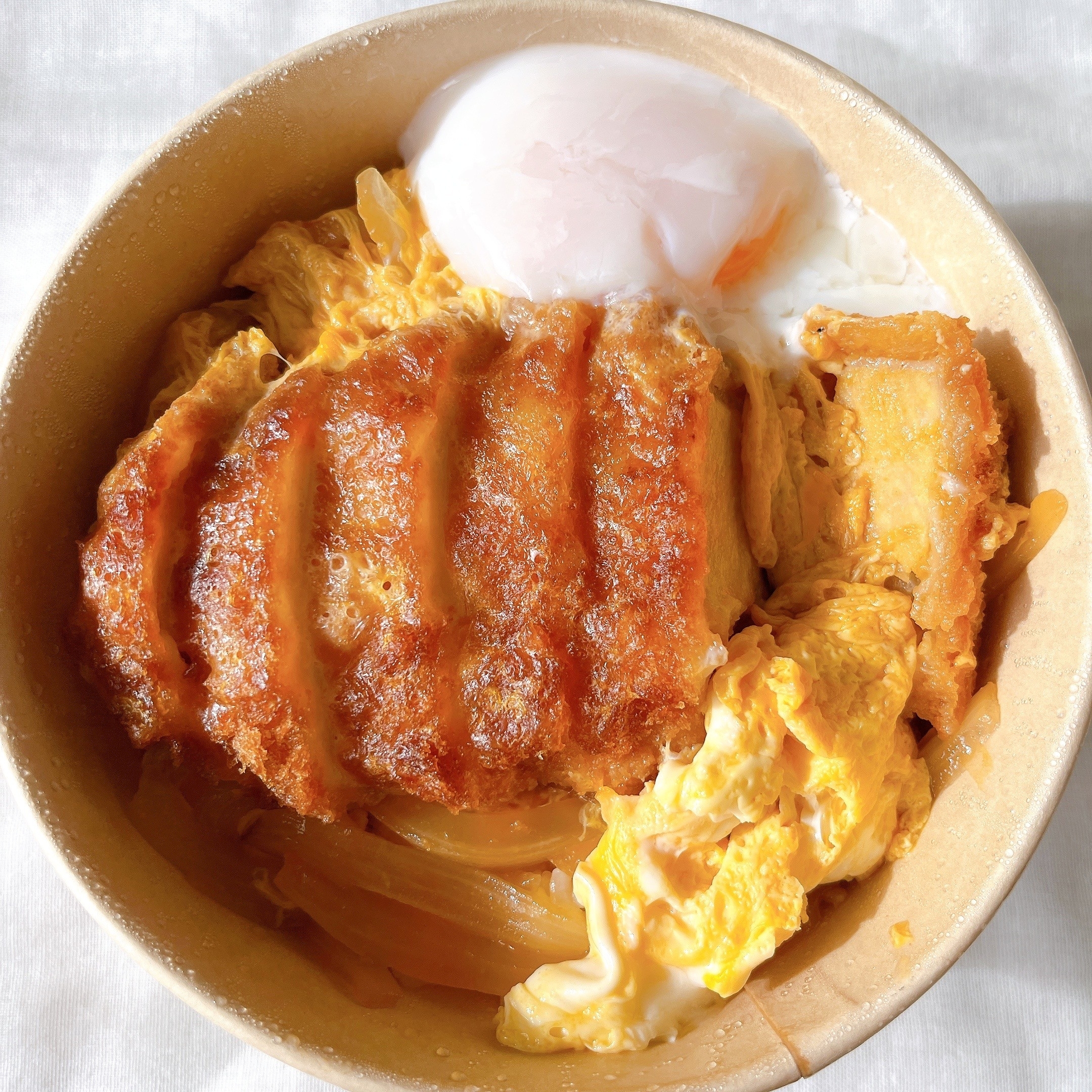 ローソンの「三元豚の手作りカツとじ丼」