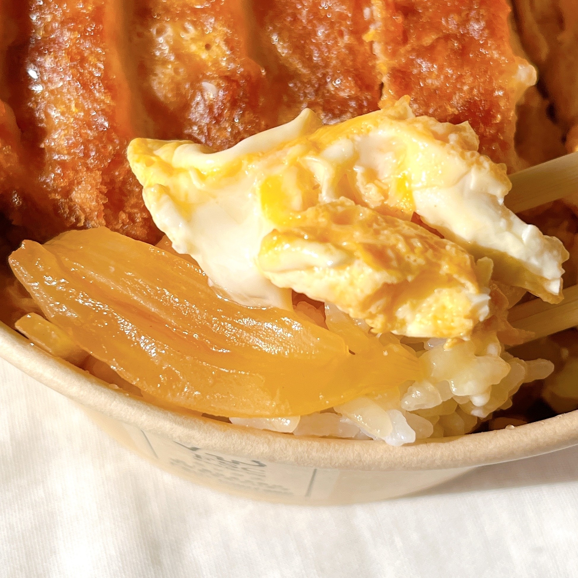 ローソンの「三元豚の手作りカツとじ丼」