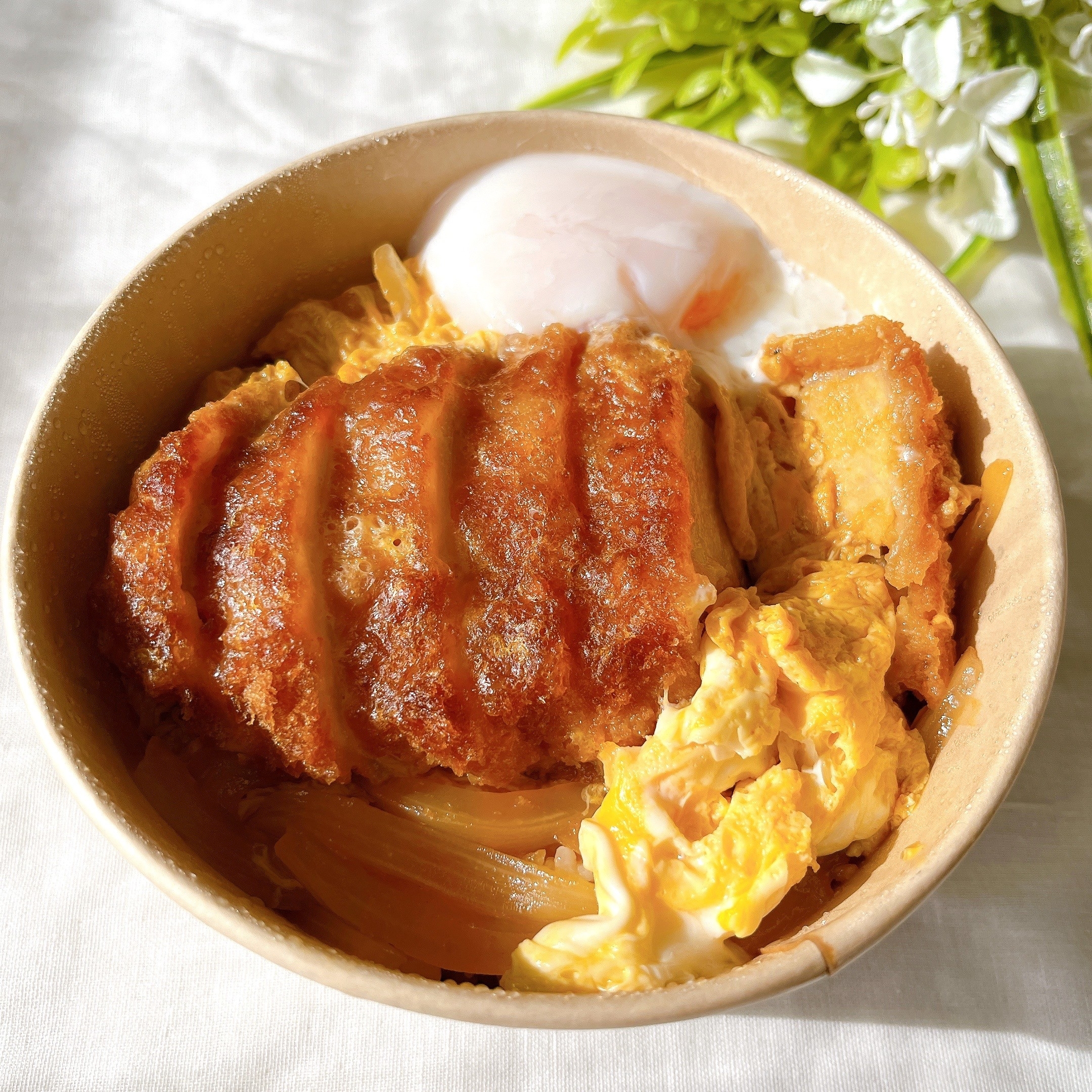 ローソンの「三元豚の手作りカツとじ丼」