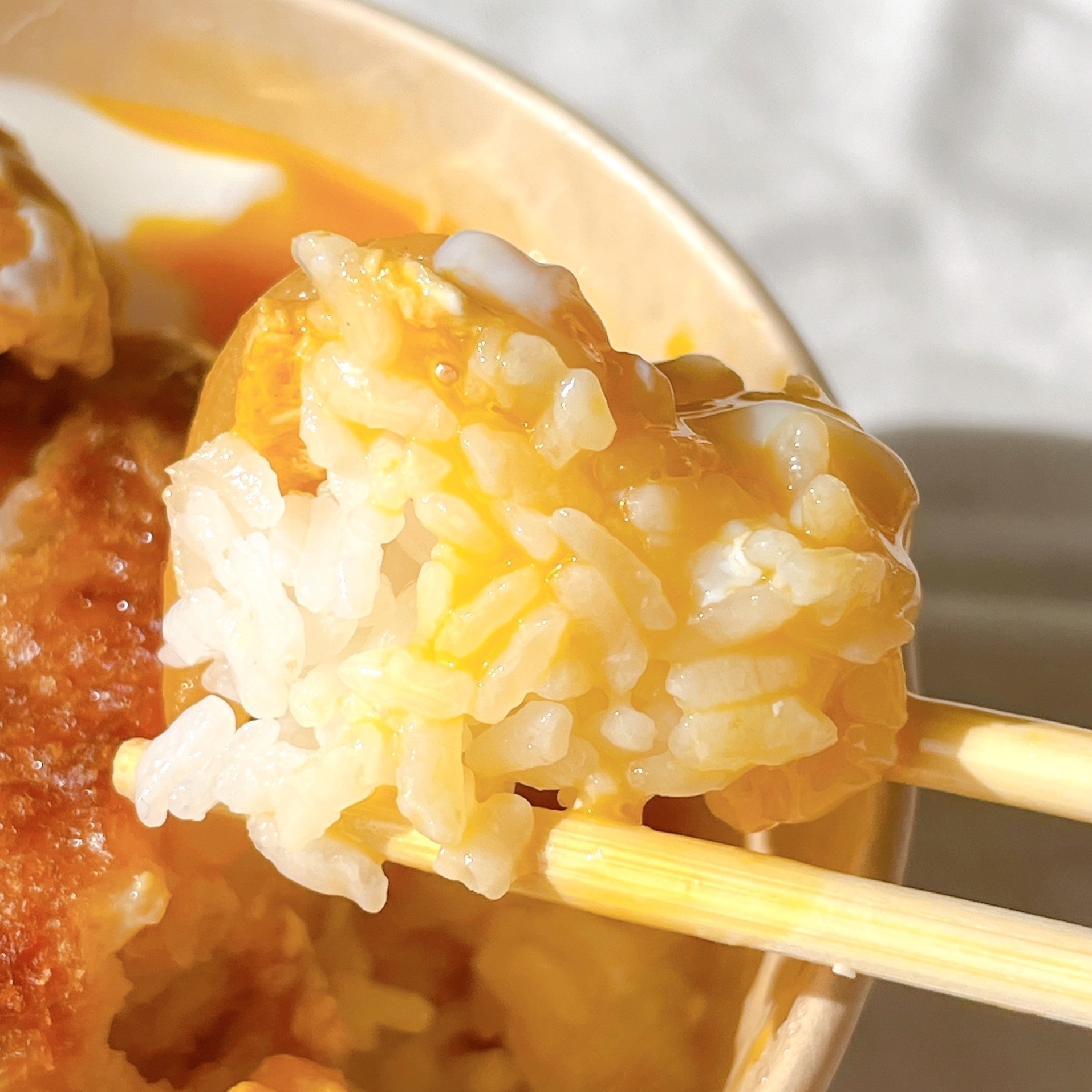 ローソンの「三元豚の手作りカツとじ丼」