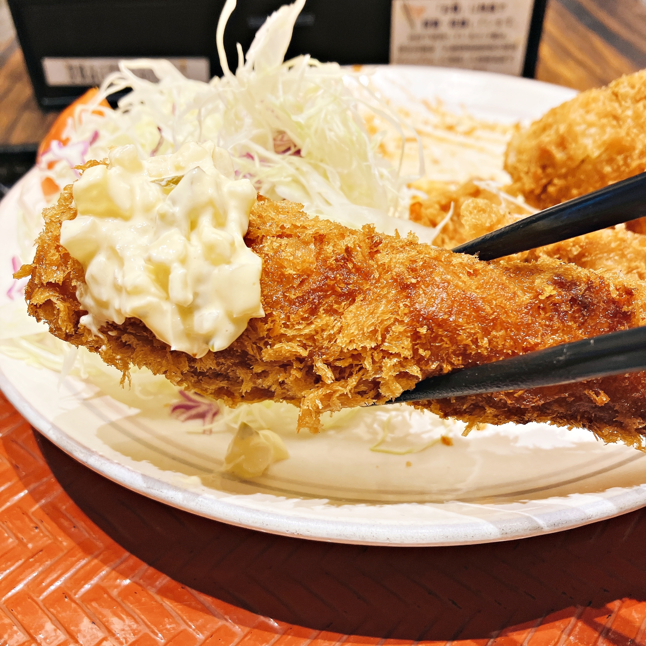 大戸屋】1人前とは思えない…！大人のお子様ランチみたいな「1300kcal超え定食」揚げ物てんこ盛りで背徳感やばすぎる！《実食レビュー》